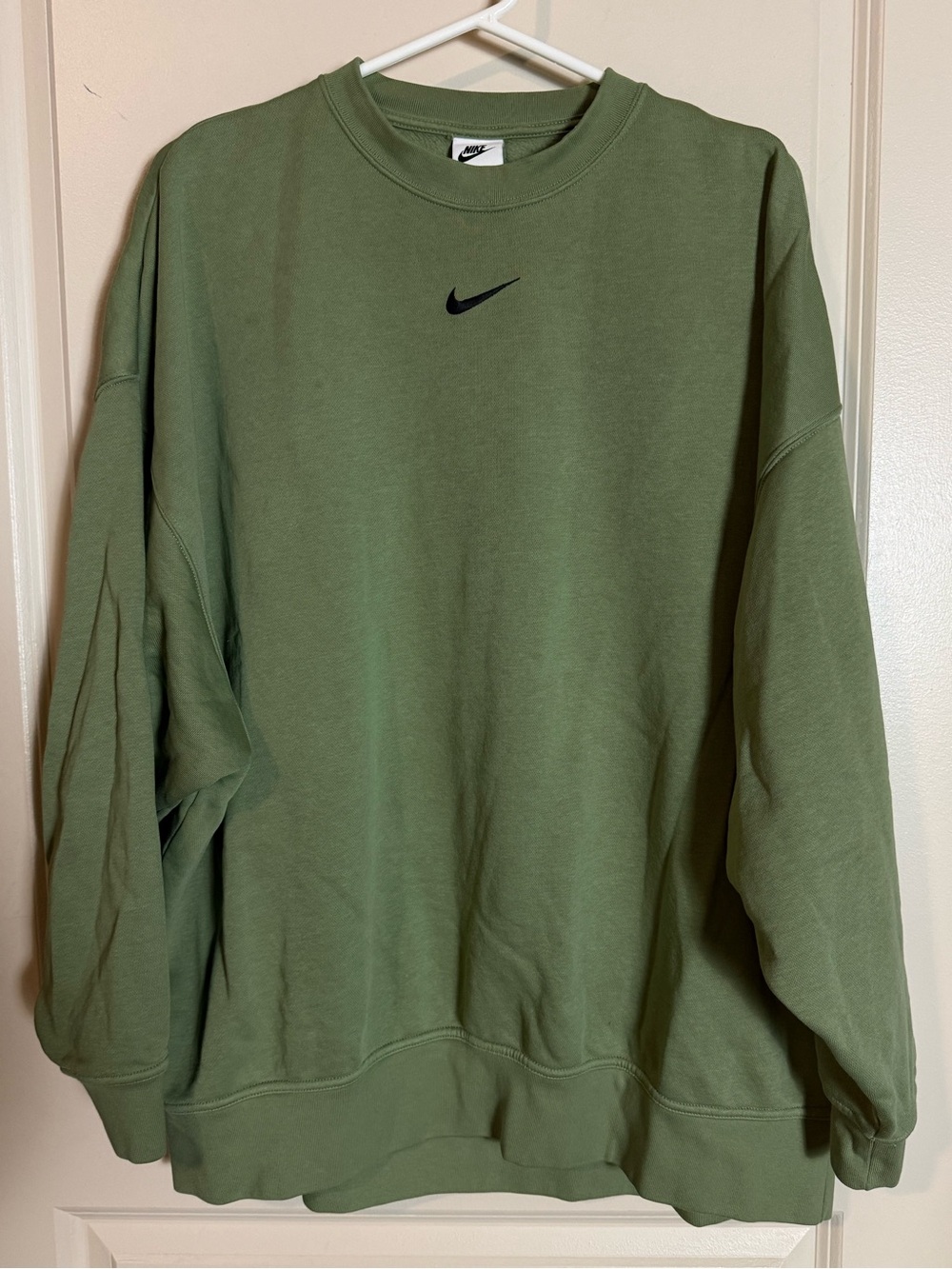 Nike Women’s Olive Green Crewneck Loosefit Oversized Sweatshirt